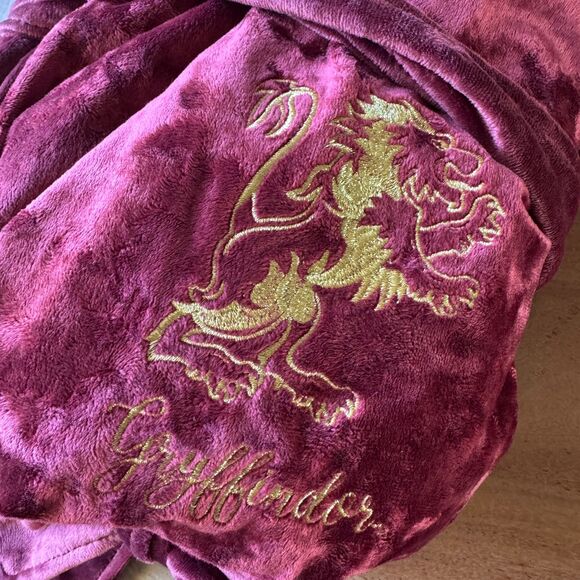 Pottery Barn Teen Harry Potter House Velvet Robe in Gryffindor Burgundy Velvet L - Picture 5 of 11